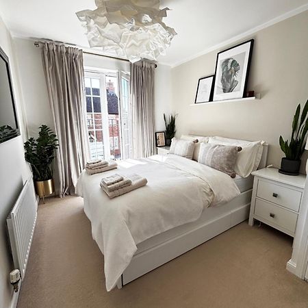 Delux Room With Private Parking, Sleeps 2, Perfect For Cotswold Getaway, Easy A419 Access Blunsdon Kültér fotó