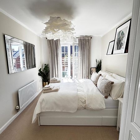 Delux Room With Private Parking, Sleeps 2, Perfect For Cotswold Getaway, Easy A419 Access Blunsdon Kültér fotó