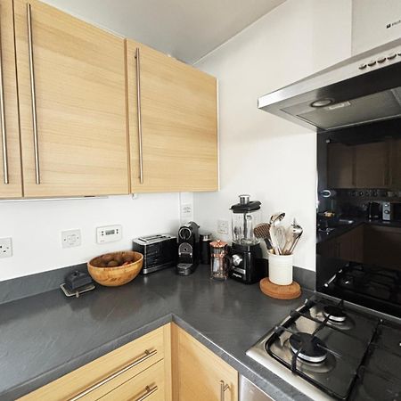 Delux Room With Private Parking, Sleeps 2, Perfect For Cotswold Getaway, Easy A419 Access Blunsdon Kültér fotó