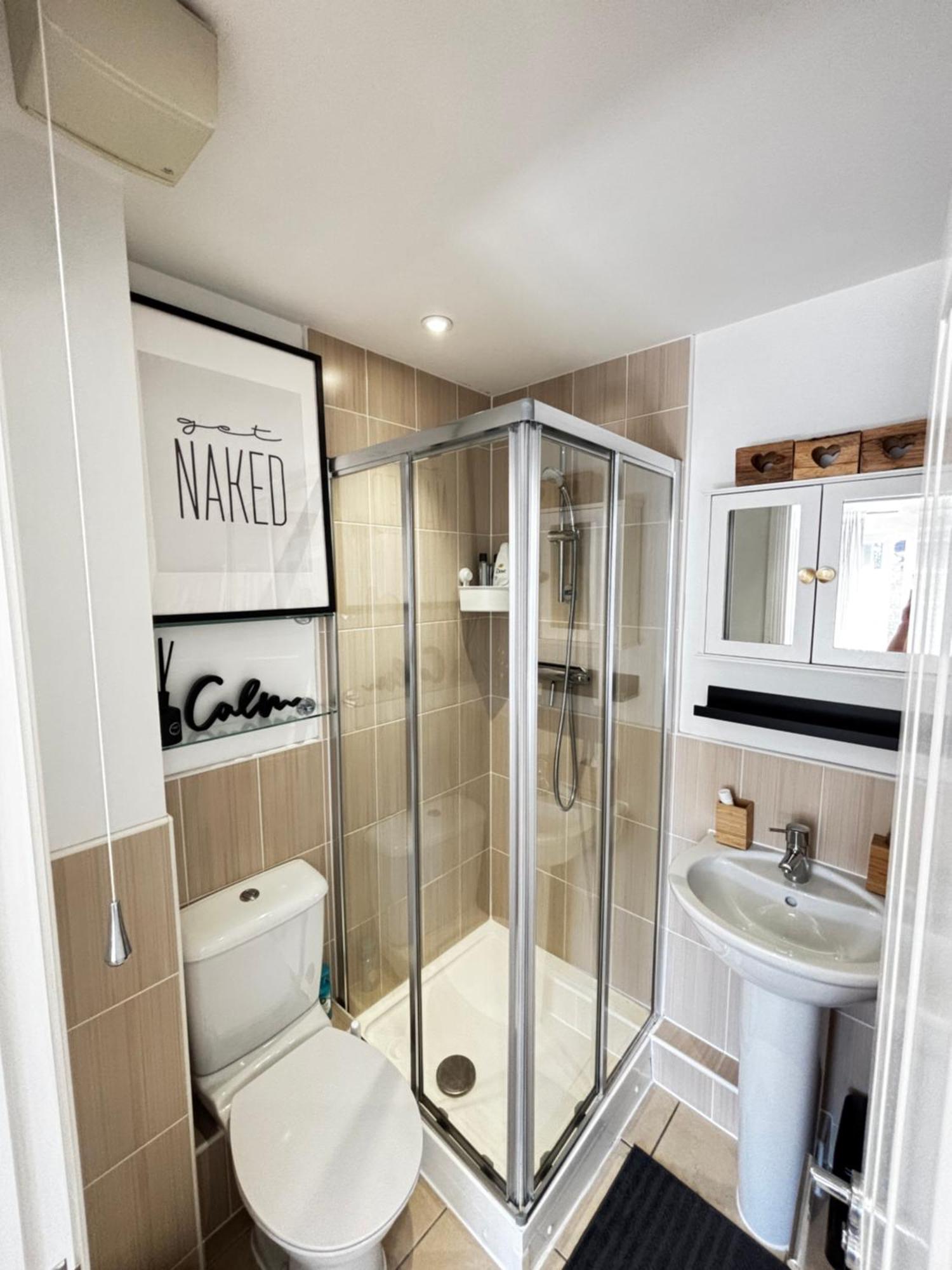 Delux Room With Private Parking, Sleeps 2, Perfect For Cotswold Getaway, Easy A419 Access Blunsdon Kültér fotó