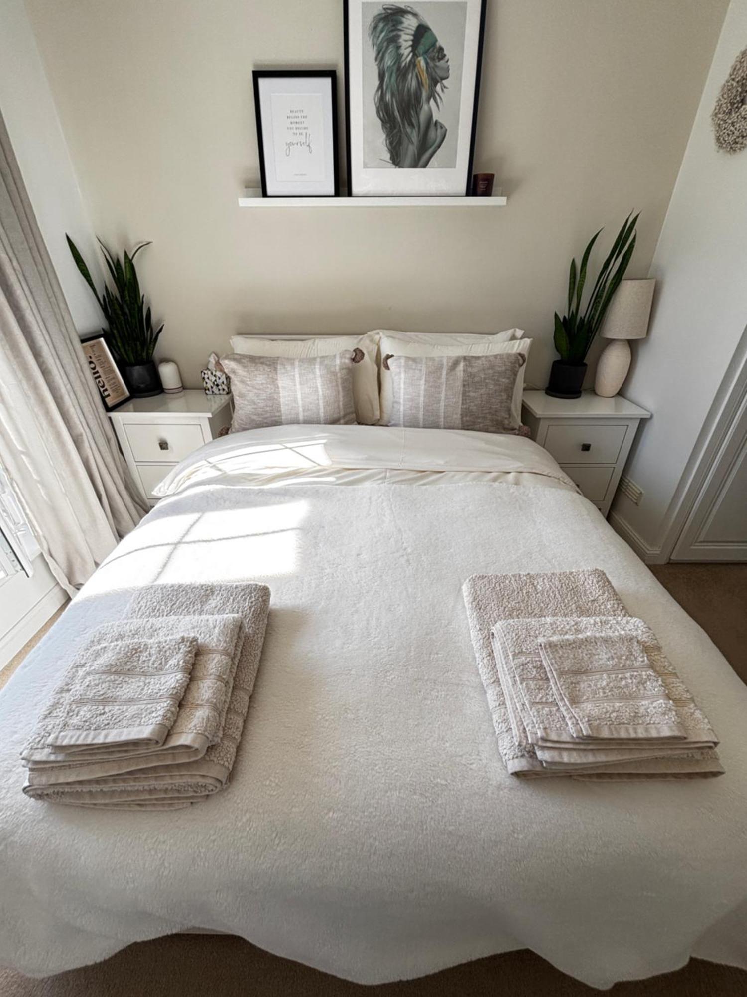 Delux Room With Private Parking, Sleeps 2, Perfect For Cotswold Getaway, Easy A419 Access Blunsdon Kültér fotó